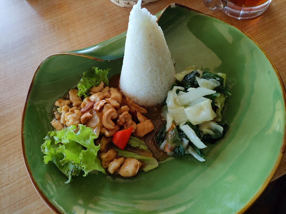 バリ島デンパサール カフェのような空間で落ち着いてランチ ~ Melodi Rasa Resto ~ | バリタビッ!!